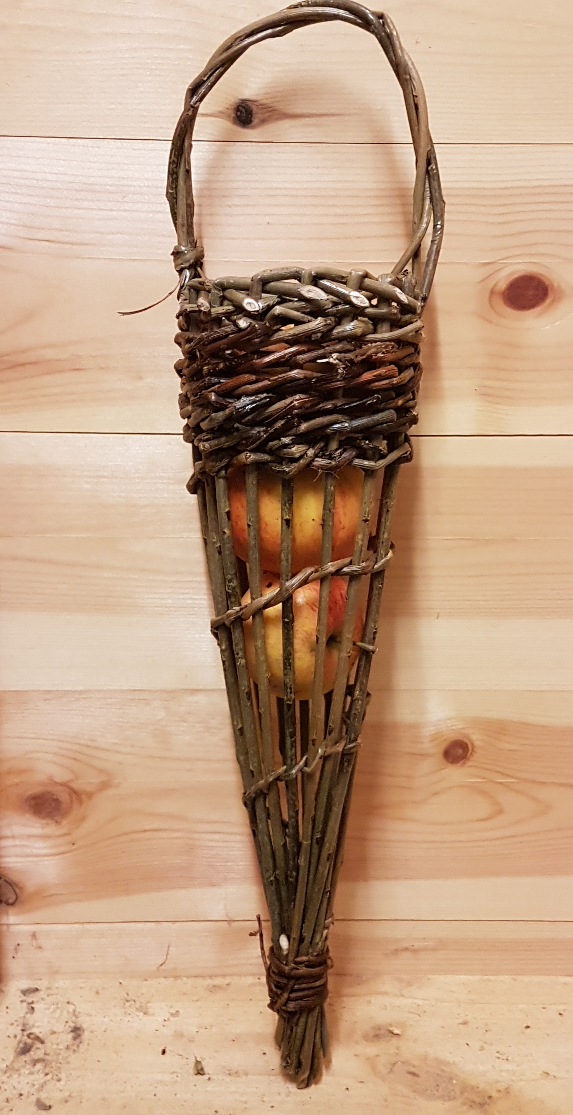 Willow birdfeeder or garlic holder